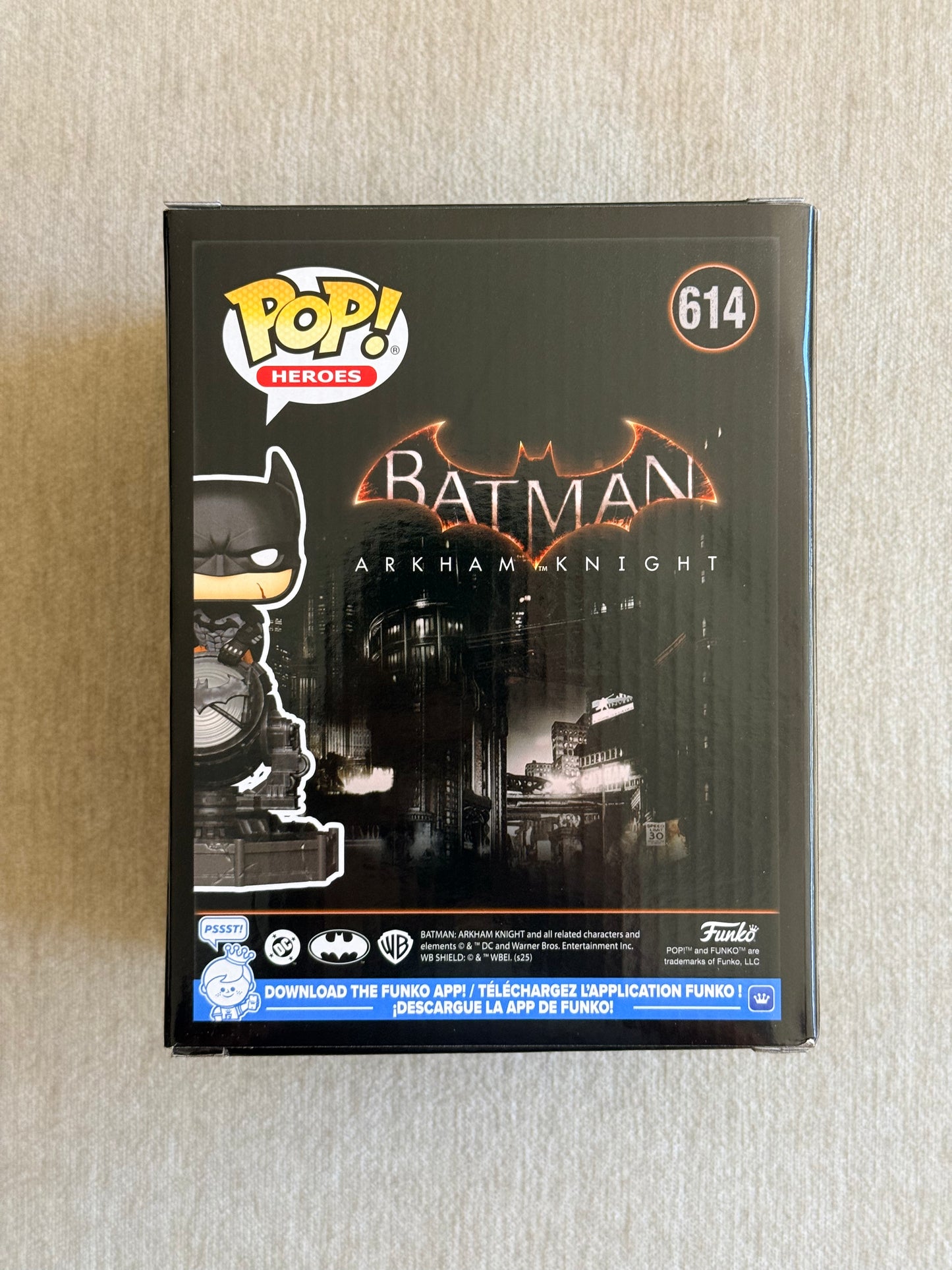 DC COMICS: PREMIUM LIGHT UP BATMAN VINYL FIGURE #614
