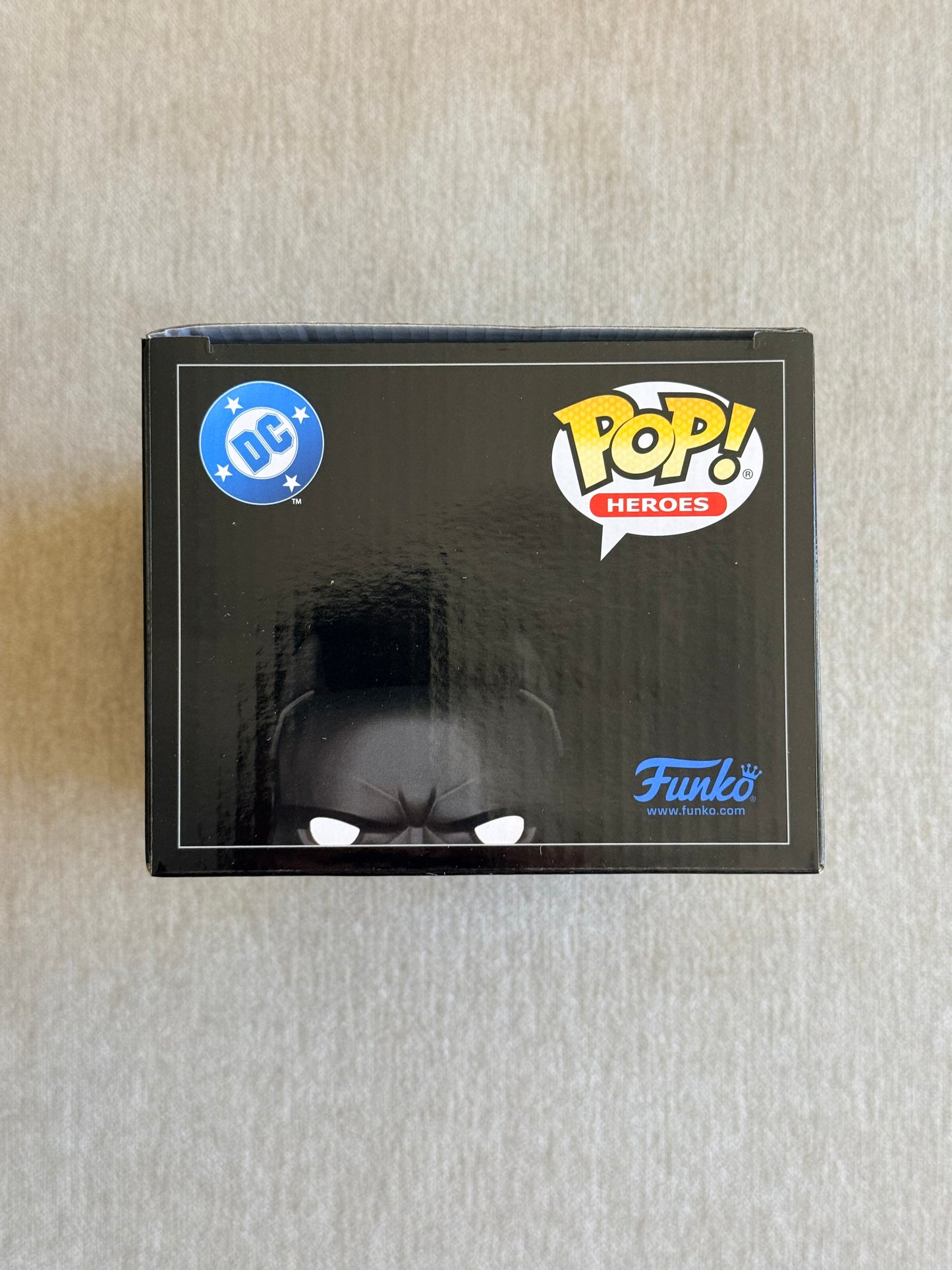 DC COMICS: PREMIUM LIGHT UP BATMAN VINYL FIGURE #614